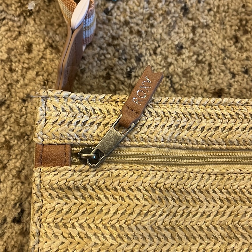 NWT Woven Roxy Purse - Picture 4 of 6